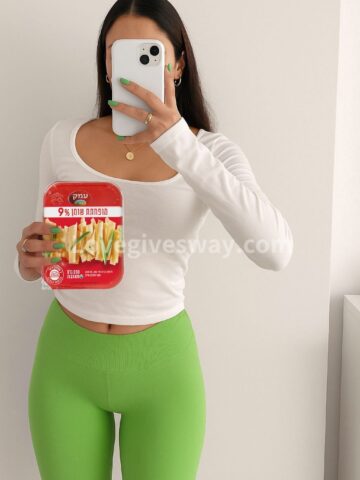 רומי ידידותית בקריות פנים ותחושה של בית